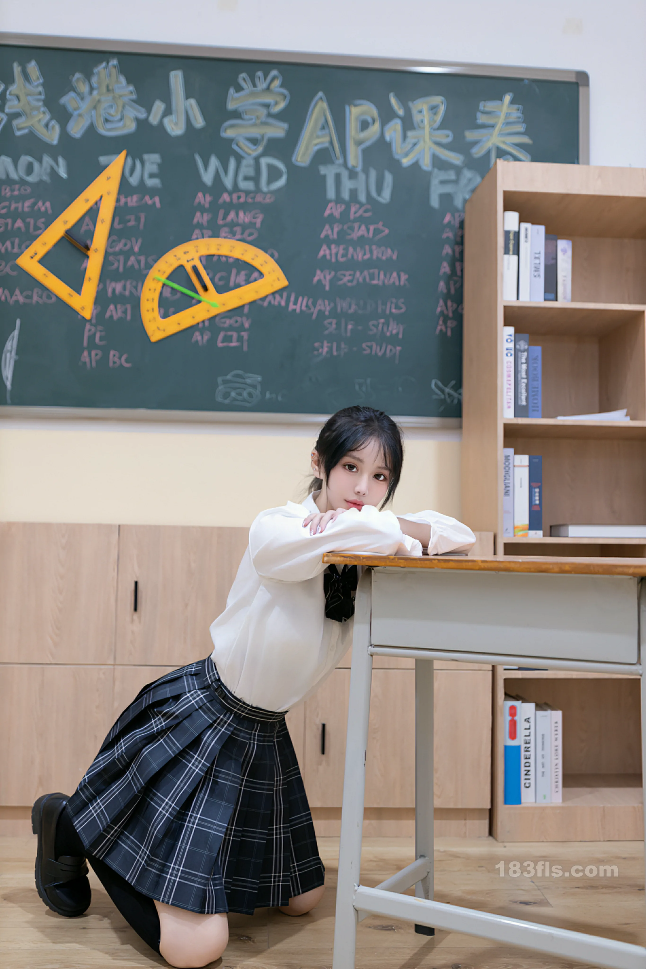 Gallery -         xiuren秀人网 - XiuRen 福利谢小蒽(幼幼)大尺度内购无码流出教室调教 - 妹妹美 - Sister Beauty -        - image 1