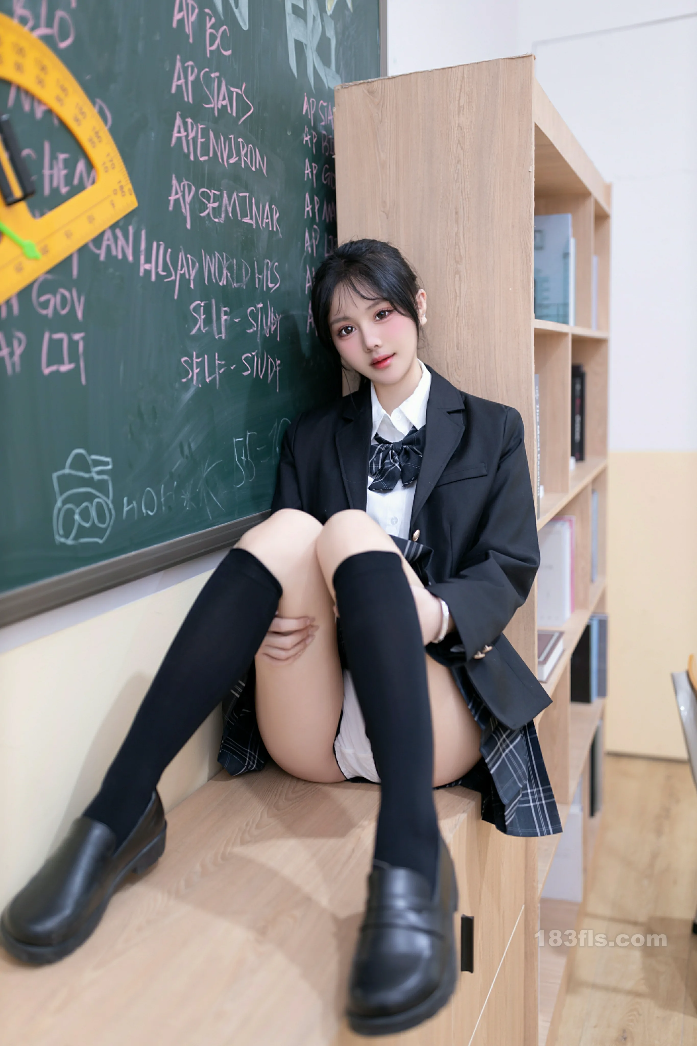 Gallery -         xiuren秀人网 - XiuRen 福利谢小蒽(幼幼)大尺度内购无码流出教室调教 - 妹妹美 - Sister Beauty -        - image 2